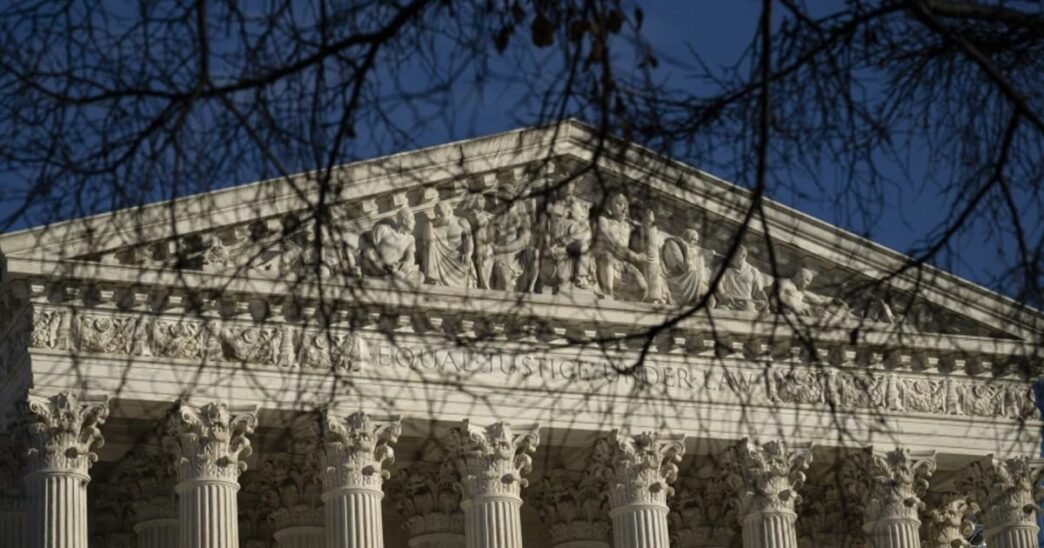 Supreme Court temporarily halts Venezuelan migrants deportation
