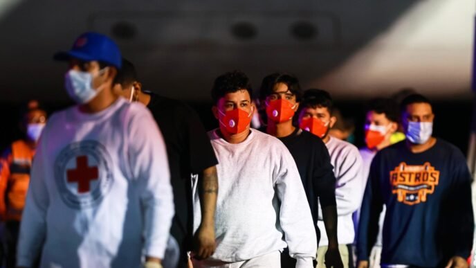 Trump must give some Venezuelan migrants 21 days' notice before deportations, judge rules