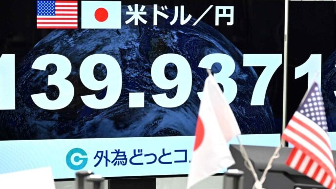 Yen advances to 139 level amid Trump's attacks on Fed chair