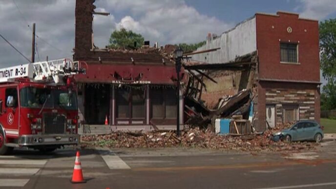 4 known dead, at least 10 injured in suspected St. Louis tornadoes