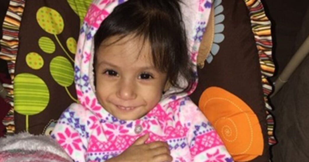 7-year-old Texas girl found locked in closet and starving, police search for her missing sister