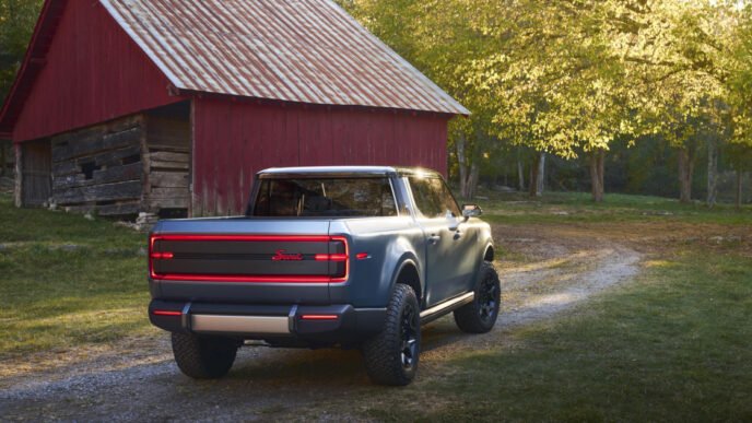 As EVs stumble, automakers are bringing back a kind of hybrid that promises long range