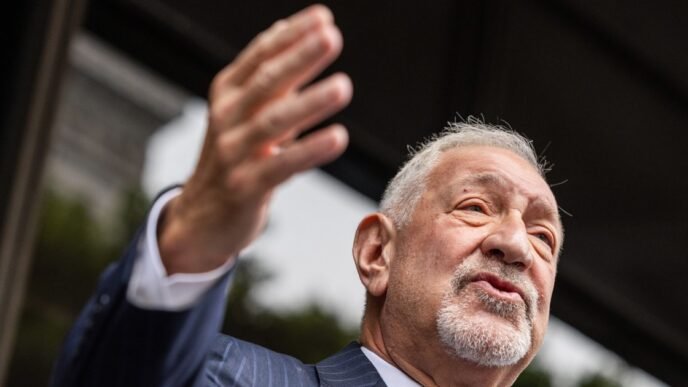 Attorney Mark Geragos calls Sean 'Diddy' Combs prosecutors a 'six-pack of white women'