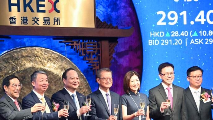 CATL ups amount raised to $5.3bn Hong Kong debut on world's top offering this year