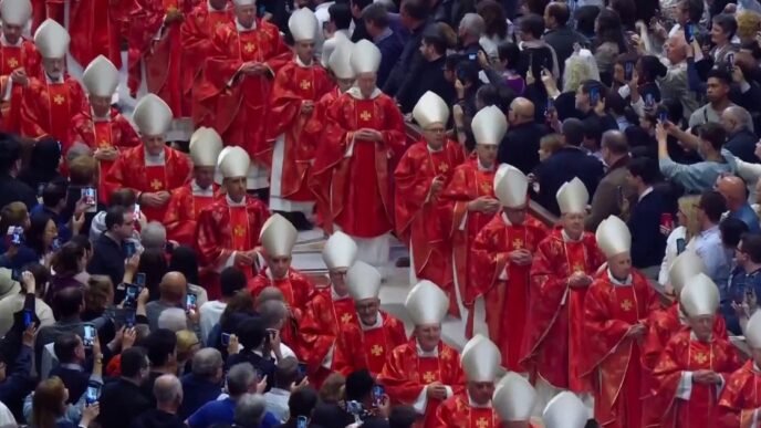 Conclave gets underway as cardinals prepare to elect new pope