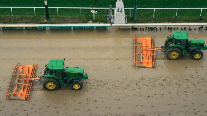 Fans (and horses) aren't letting wet conditions stop their fun