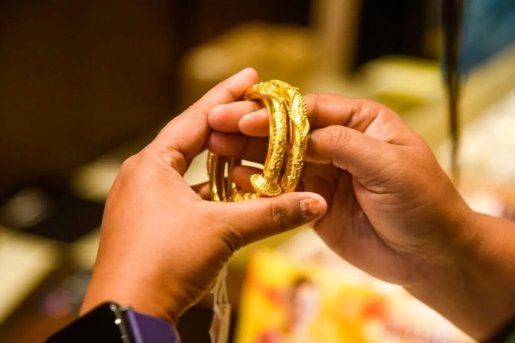 Gold price jumps again in Pakistan