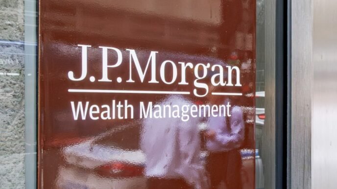 JPMorgan Chase is heading upmarket to woo America's millionaires