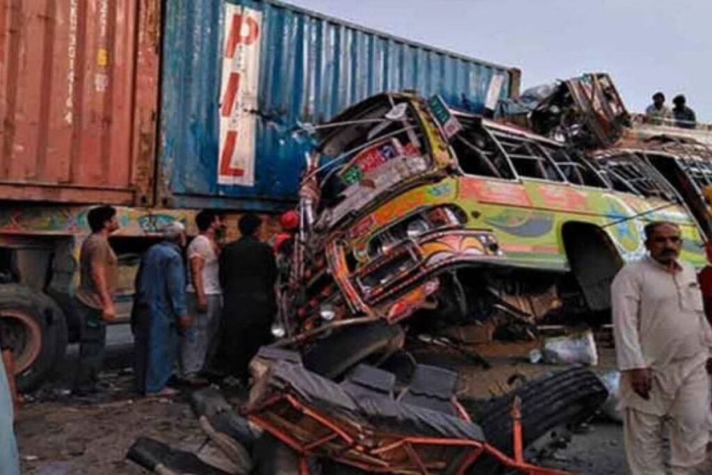 Karachi traffic accidents claimed 372 lives in 2025