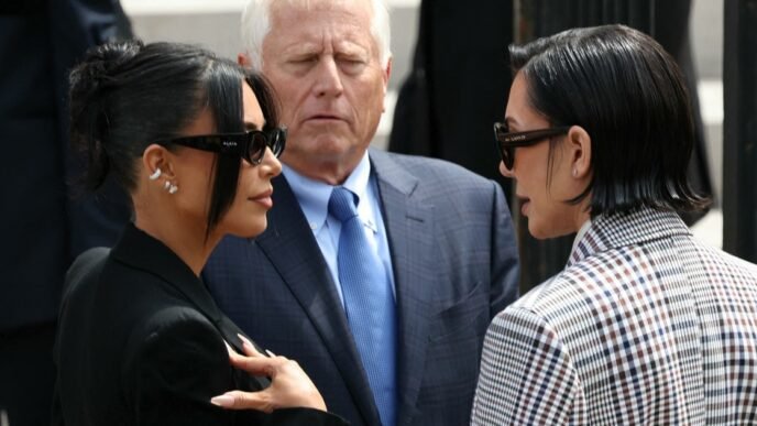Kim Kardashian arrives in court ahead of testimony in robbery case