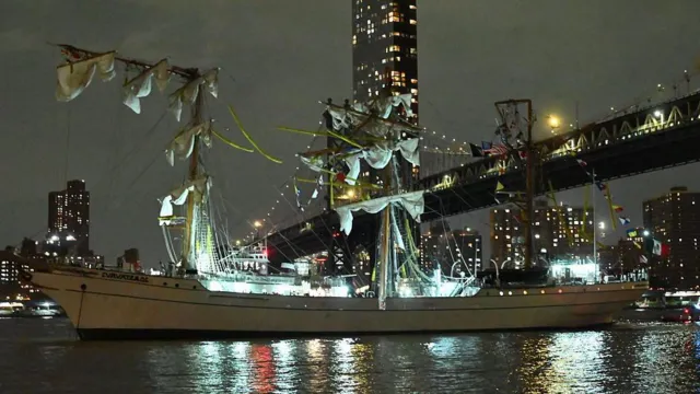 Mexican Navy ship crashes on Brooklyn Bridge kills 2, injures many