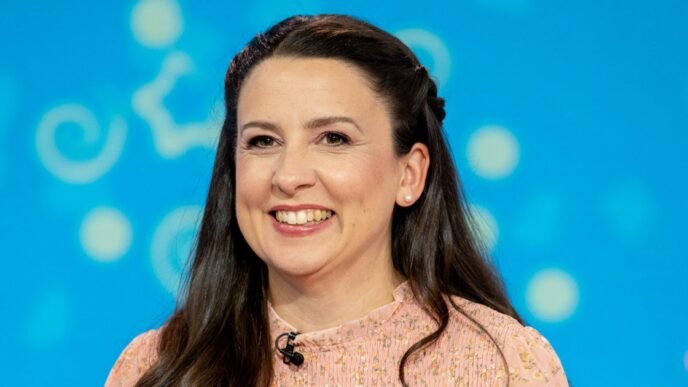 Ms. Rachel receives special gift from her 'hero,' Mister Rogers