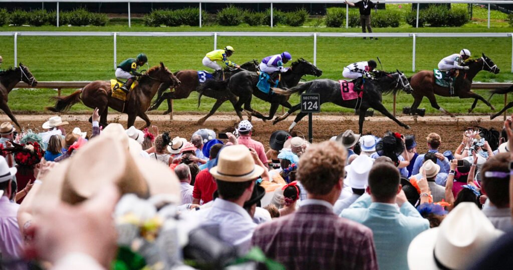 Odds, predictions, expert picks and favorites to win horse race