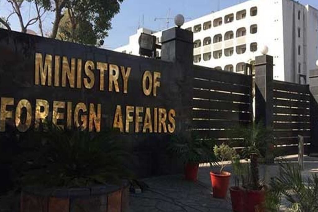 Pakistan summons Indian diplomat, hands over demarche