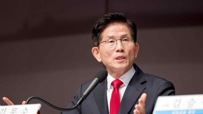 South Korea's conservative candidate apologizes for martial law