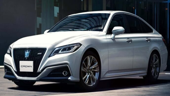Toyota Crown Price & Specifications in Pakistan- May 2025