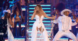 Watch Beyoncé do a gender reveal for a fan mid-concert
