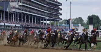 Which horse is the favorite to win the 2025 Kentucky Derby?
