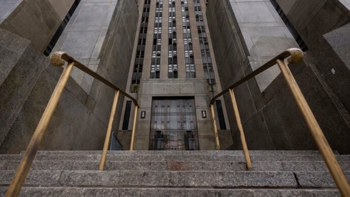 2 court officers stabbed at Manhattan criminal courthouse: Sources