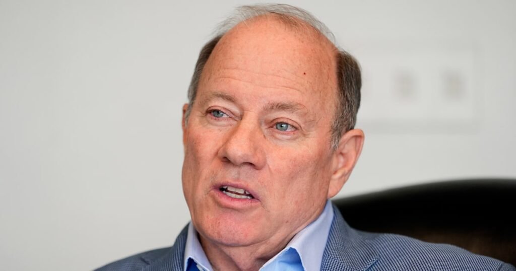 Detroit's mayor tries to capitalize on voter disdain for both parties with independent run for governor