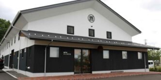 Fukushima brewer thinks anew to specialize in aged sake