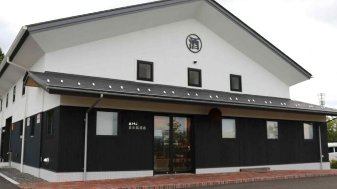Fukushima brewer thinks anew to specialize in aged sake