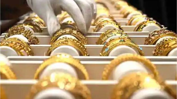 Gold price increases by Rs 5,900 per tola