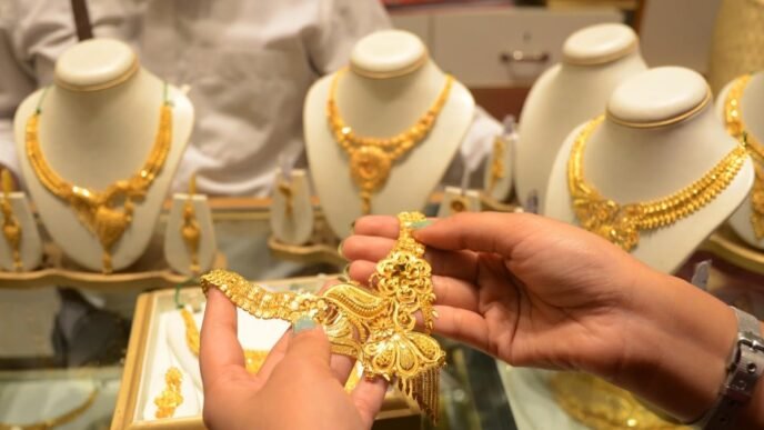 Gold prices see sharp increase in global and local markets