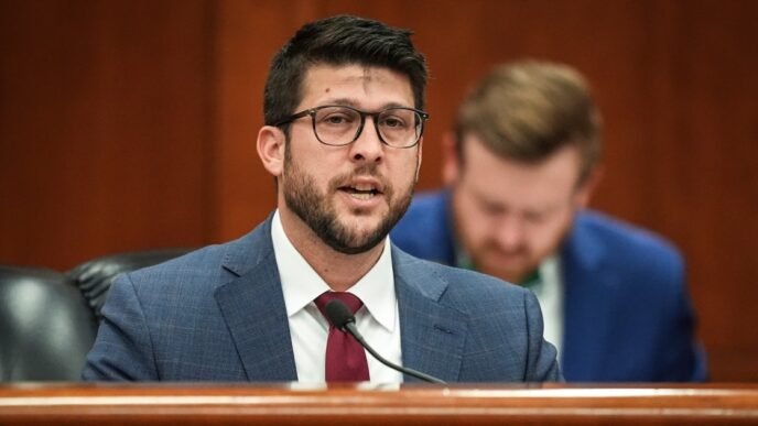 Judge finds Florida attorney general in contempt for defying court order in major immigration case