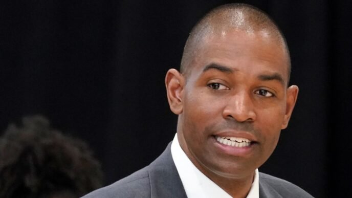 New York Gov. Kathy Hochul gets a primary challenge from Lt. Gov. Antonio Delgado