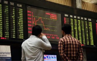 PSX close on a negative note, by falling 463 points