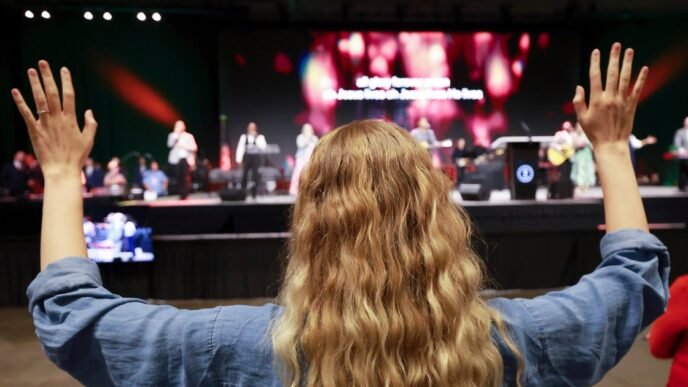 Southern Baptist delegates at national meeting overwhelmingly call for banning same-sex marriage