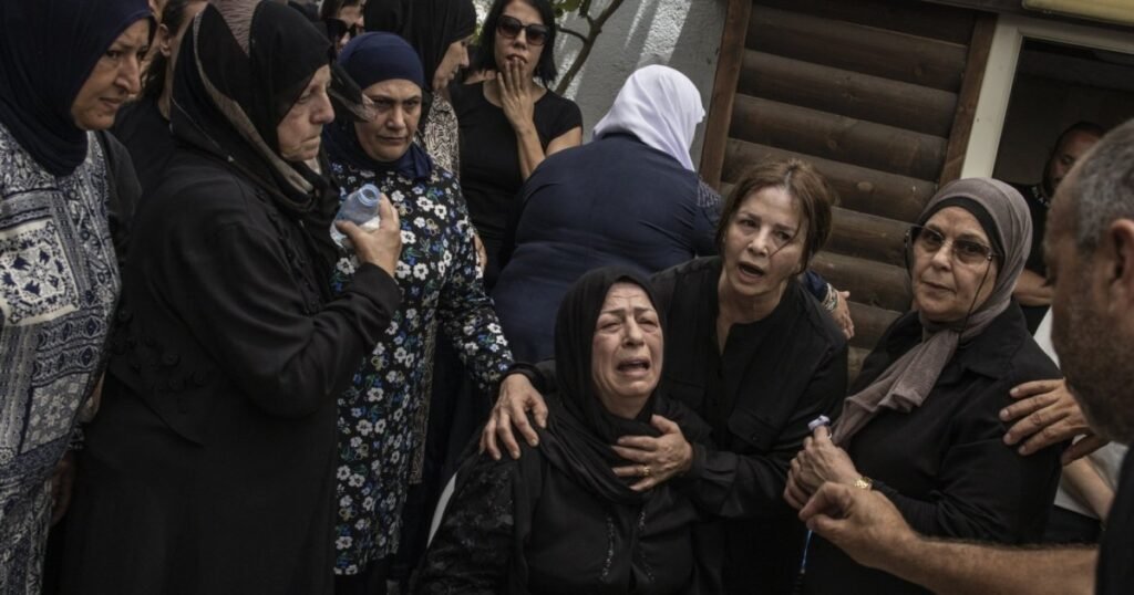 Thousands flee Tehran amid new Israeli strikes